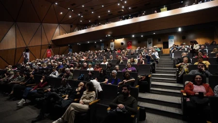 Tiyatro tutkunları Beylikdüzü’nde buluşuyor