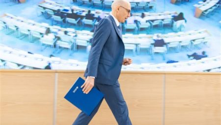 Türk: Irkçılığa karşı durmak, insan hakları ve adaletin yanında durmaktır