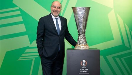UEFA Kupası İstanbul’daki final öncesinde görücüye çıktı