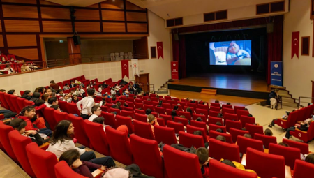 Ümraniye’de çocuklara özel tiyatro ve animasyon gösterimleri devam etmektedir