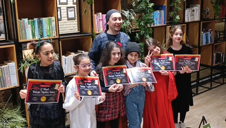 Ünlü tiyatro tiratları Bursa’da çocukların yorumuyla sahnelendi