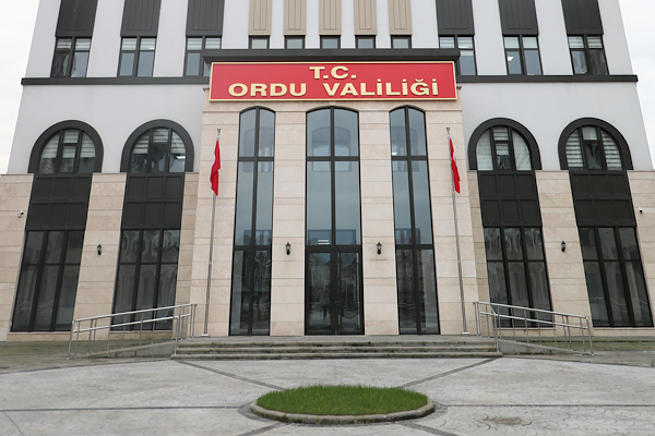 Ünye kıyısına vuran patlayıcı yüklü insansız deniz aracı kontrollü imha edildi