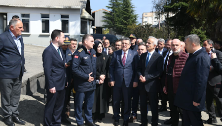 Uraloğlu, Arsin OSB’de yangından etkilenen fabrikayı toplantı yaptı
