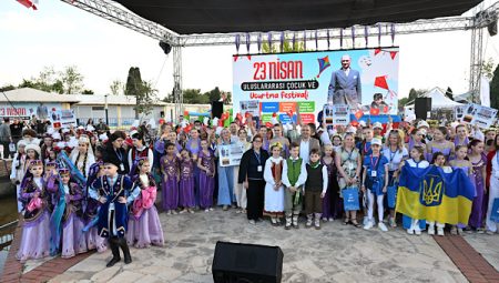 Antalya’da Uluslararası Çocuk ve Uçurtma Festivali düzenlendi