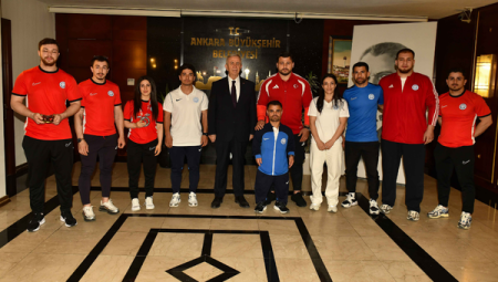 ASKİ Spor’un şampiyon sporcularından Yavaş’a ziyaret