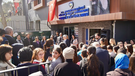 Avcılar’da gençler için yeni kütüphane açıldı