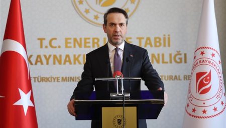 Bakan Bayraktar Antalya’da temaslarda bulundu