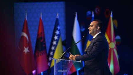 Bakan Kacır’dan A Milli Futbol Takımına tebrik mesajı