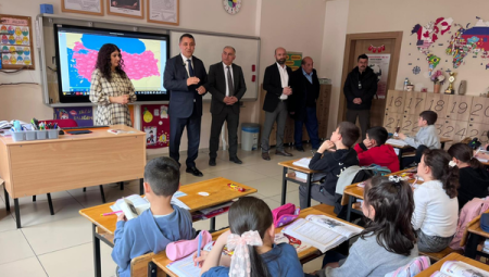 Başer, ilkokul öğrencilerinin Hayat Bilgisi dersine konuk gündeme taşındı