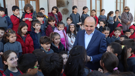 Başkan Altay, öğrencilerle Taş Bina Djital Tanıtım Merkezi’nde bir araya geldi