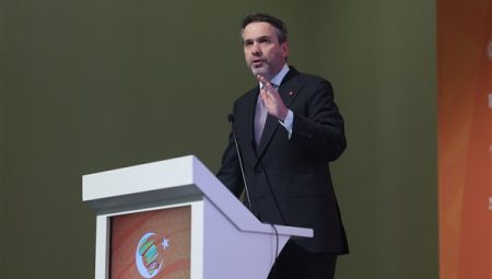 Bayraktar: Siyasette itibar eser ve icraatla kazanılır