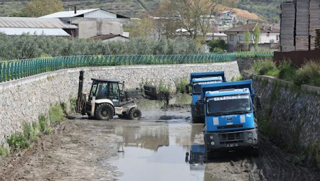 Bursa’nın derelerinde temizlik çalışmaları sürdürülüyor