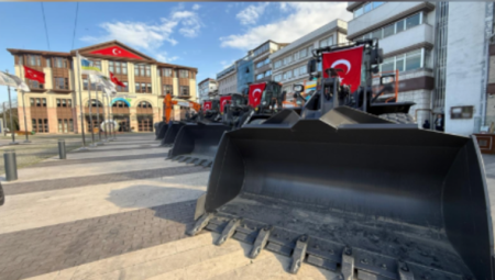 Büyükşehir, araç filosuna 5 yeni ağır iş makinesi ekledi