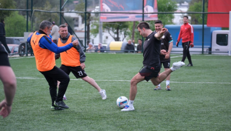 Çiftlik Halı Saha Tesisleri vatandaşların kullanımına açıldı