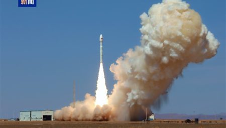 Çin 8 uyduyu tek seferde yörüngeye gönderdi