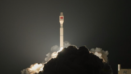 Çin, uydu internet teknolojisi için yeni uydu fırlattı