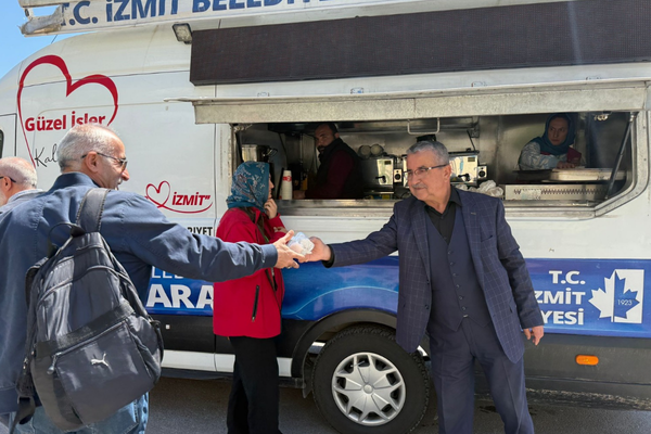 Cuma namazı sonrası ikram – İzmit’te