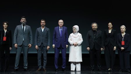 Cumhurbaşkanı Erdoğan, Bir Adam Yaratmak filminin galasına iştirak etti