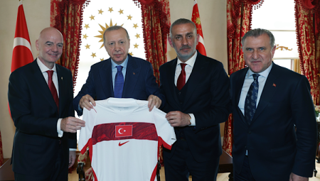 Cumhurbaşkanı Erdoğan, FIFA Başkanı Infantino’yu onayladı