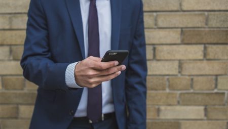 Dar, Suudi Arabistan Dışişleri Bakanı Al Saud ile bir araya geldi