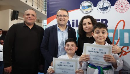 Derince’de “Aileler Sporda Olsun, Çocuklara Teşvik Olsun” programı sürmektedir