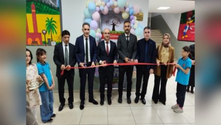 Diyarbakır’da köy okullarına kütüphane desteği sürüyor