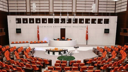 Doğum izni ve dijital platformlara yönelik düzenlemeler TBMM’de kabul edildi