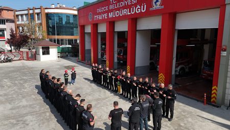 Düzce’de çocukların itfaiyeci olma hayali 23 Nisan’da nihayete erdi: İşte detaylar