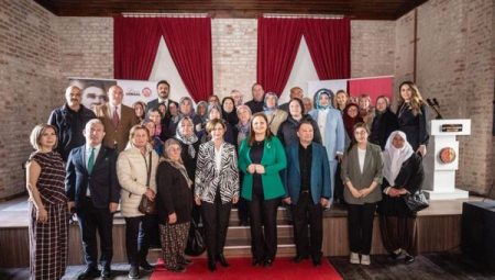 Efsanelerle İpek sergisi Afyonkarahisar’da açıldı