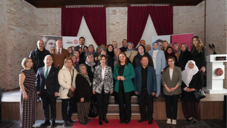 ‘Efsanelerle İpek’ sergisi Afyonkarahisar’da sanatseverlerle toplantı yaptı