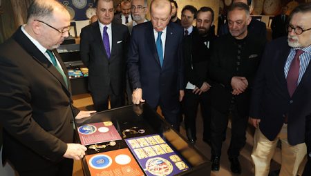 Erdoğan, Muhteşem Cep Saatleri Koleksiyonu Sergisi’ni görüştü