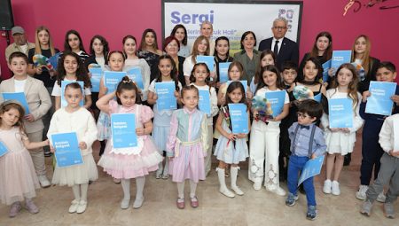 Eskişehir’de “Renklerin Çocuk Hali” sergisi açıldı