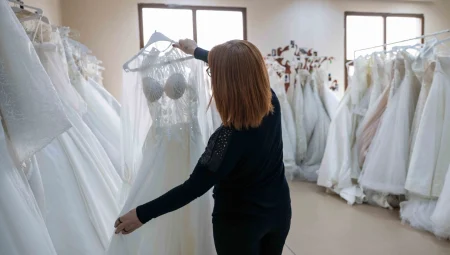 Gelinlikler hayalleri İzmir Bornova’da gerçeğe dönüşüyor