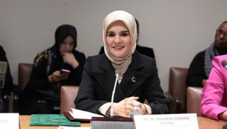 Göktaş, Uluslararası Milli İrade Lisesi’nde öğrencilerle temas kurdu