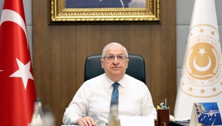 Güler, Katar’daki Mehmetçiklerle bir araya geldi