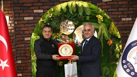 Hatay’da emekli polisler onurlandırıldı