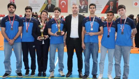 Hatay’da voleybol heyecanı kupa töreniyle noktalandı