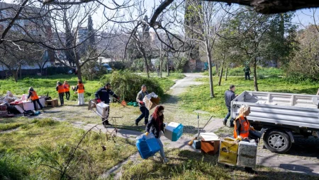 İzmir Bornova’da “Kedili Park” yeniden güvenli hale geldi