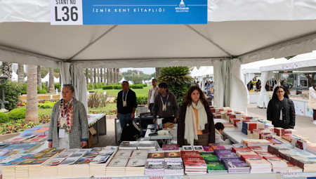 İzmir Kent Kitaplığı yayınları okurlarla buluşuyor