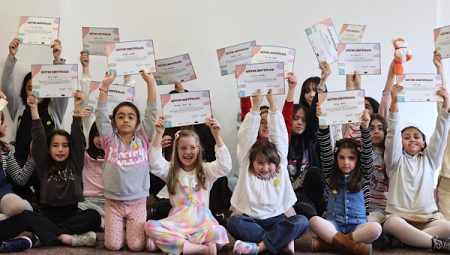 İzmir’de çocuklar kendi resimli kitaplarını hazırladı