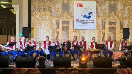 İzmir’de Van Gecesi düzenlendi