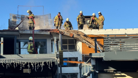 Karşıyaka’da restoranın çatısında çıkan yangın kontrol altına benimsendi