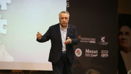 Kepez Kitap Fuarı’nda “İnsanı Okuma Sanatı” söyleşisi uygulamaya konuldu