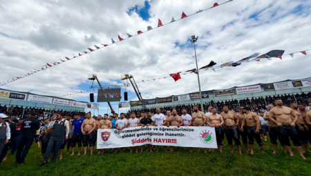 Kepez Yağlı Güreşleri’nde pehlivanlar er meydanına çıktı