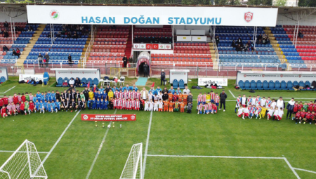Kepez’de 23 Nisan U11 Futbol Turnuvası düzenlendi