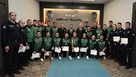 Kocaeli İl Emniyet Müdürlüğü personeline, Başarı Belgesi takdim edildi