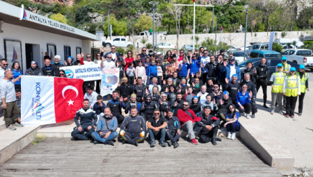 Konyaaltı Sahili’nde deniz dibi ve kıyı temizliği için değerli adım atıldı
