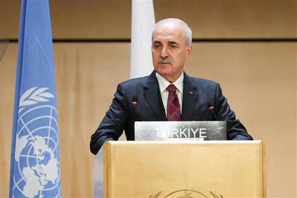 Kurtulmuş, Nijer Yeniden Kuruluş Danışma Konseyi Başkanı Djingarey ile buluştu
