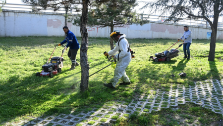 Mamak’ta park ve yeşil alanlarda bahar bakımı yapılıyor