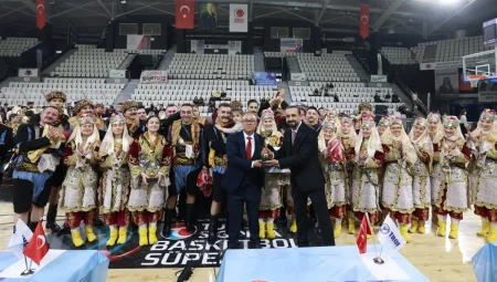 Manisa Büyükşehir ‘Halk Oyunları Yarışması’na damga vurdu